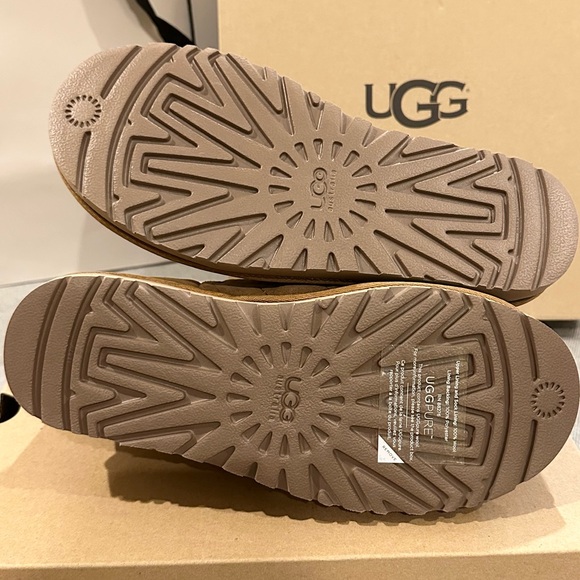 Moving sale. Brand new women’s UGG boots - Picture 4 of 4